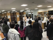 図書館での見学の様子